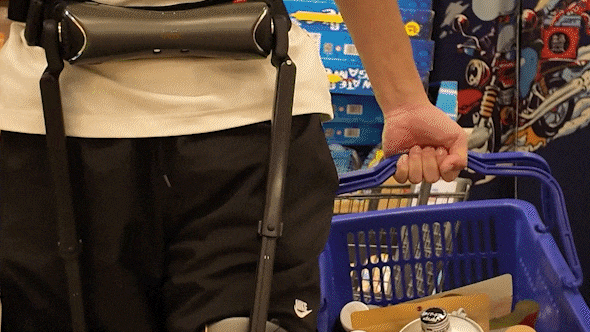 π6 X assisting while shopping and carrying a basket